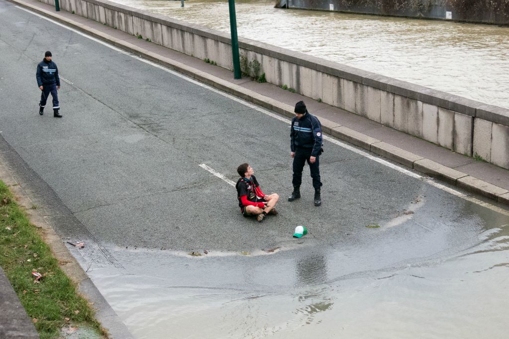 Ah bon, je n'ai pas le droit dêtre là!